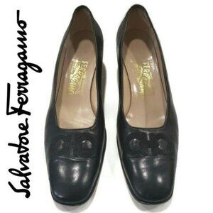 Salvatore Ferragamo Black Leather Square-Toe Pumps DE 45583 A49 9.5 2A narrow